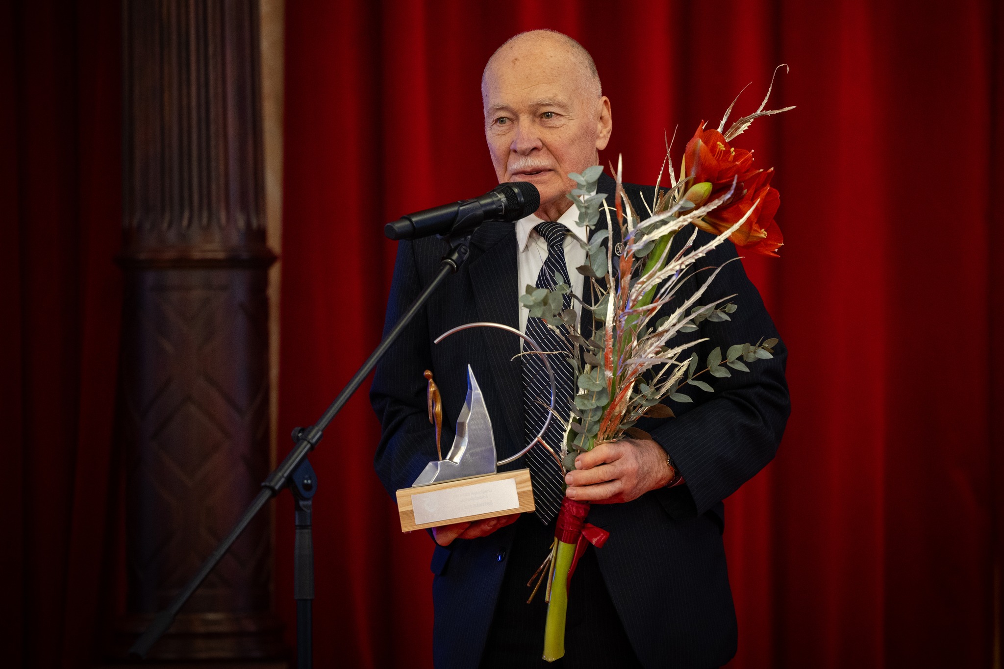 LTRK 90 gadu jubilejas pieņemšanā MASOC dibinātājs Vilnis Rantiņš tika sumināts par mūža ieguldījumu uzņēmējdarbības vides attīstīšanā